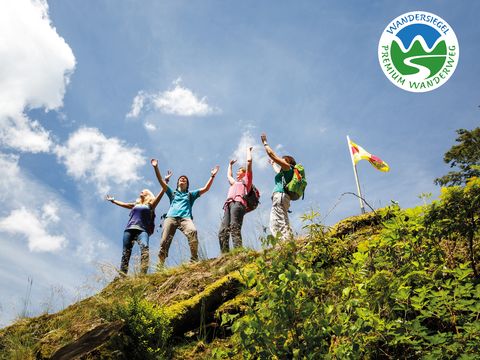 Wandergruppe auf dem Paradiesfelsen am Himmelssteig